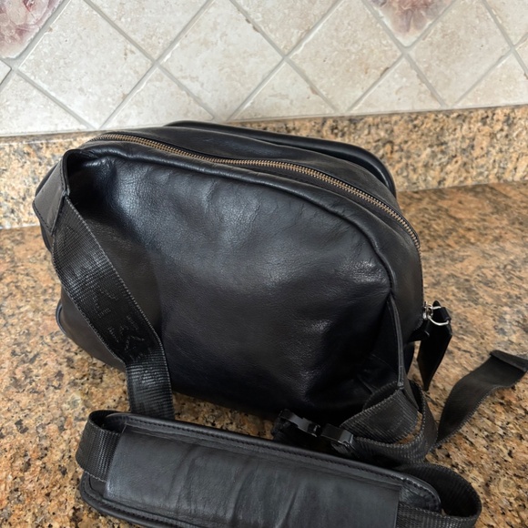 Black Leather Crossbody Messenger Bag of the Italian brand ViC MATIE. - Picture 3 of 10